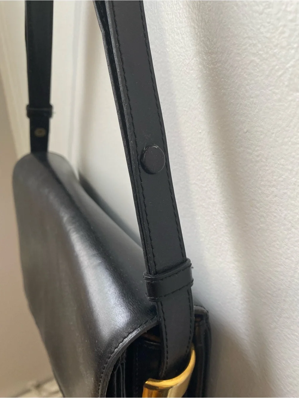 VTG Delvaux Black Flap Snap Closure Adjustable Strap Shoulder to Cross Body Bag